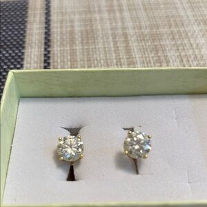 Moissanite Gold 4.0 cts Stud Earrings.
18k plated.